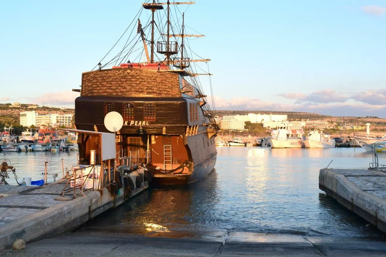 Bed & Breakfast Ocean Dreams Suites - By The Harbour Ayia Napa